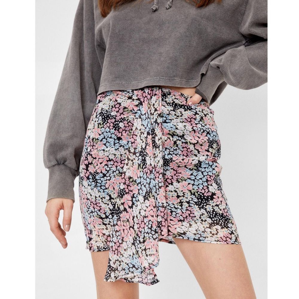 Nasty Gal Mini Skirt Size 4 Pink Floral Bias Cut Chiffon High Waist NWT New - Picture 2 of 5